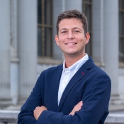A headshot photo of Fernando Aparicio Garcia